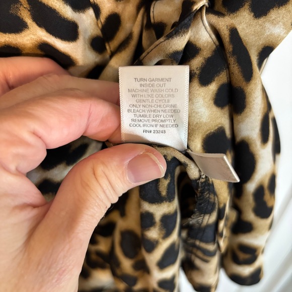 New York & Co Leopard Print Ruched Sleeve Button Up Blouse Tan Black Medium Y2K - Picture 6 of 10